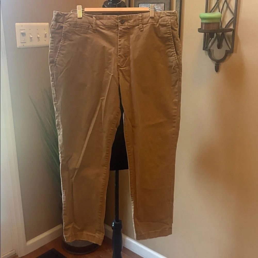 American Eagle Outfitters Men's Flat Front Khaki Chinos